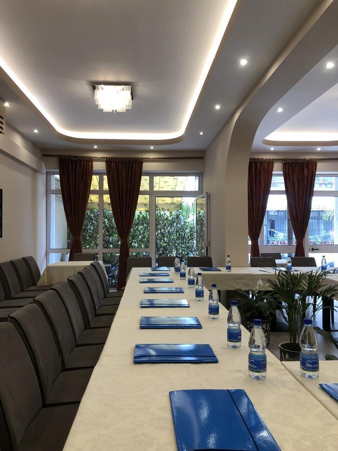 Hotel Palma Tiranë Luaran gambar