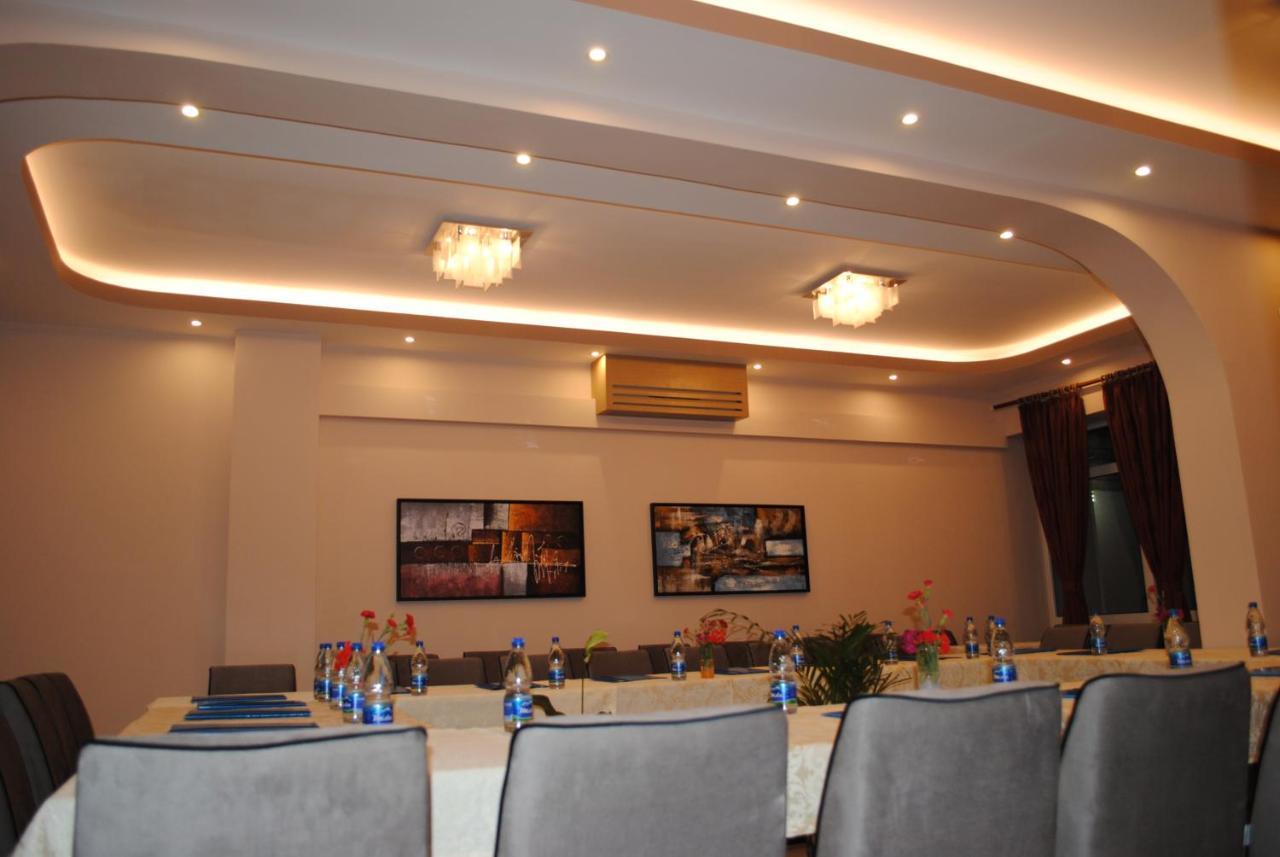 Hotel Palma Tiranë Luaran gambar